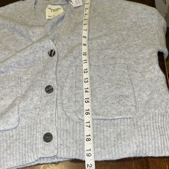 Abercrombie & Fitch Gray Wool Blend
Cardigan Size XS - Picture 9 of 11